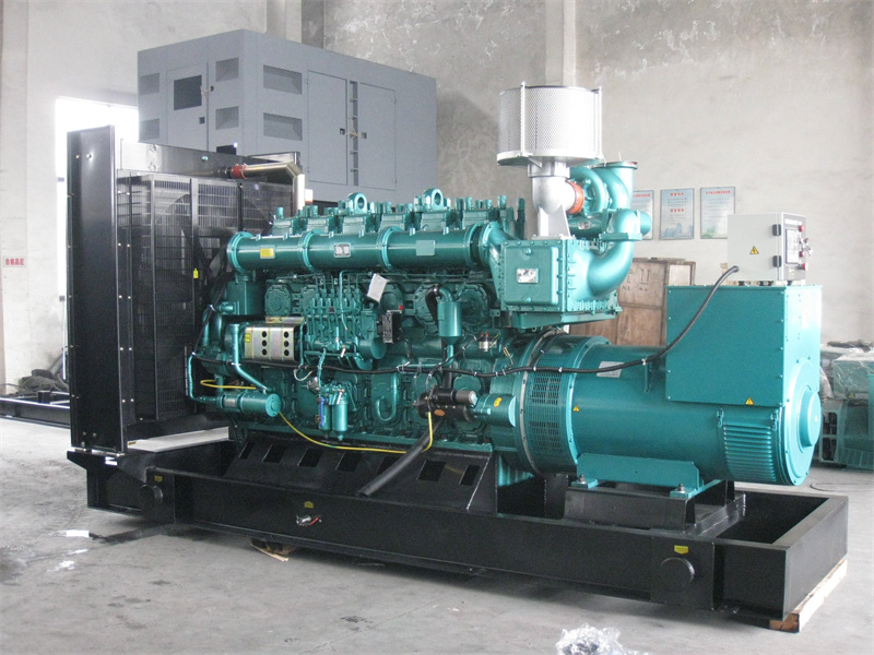东营200KW 柴油发电机的油耗是多少？